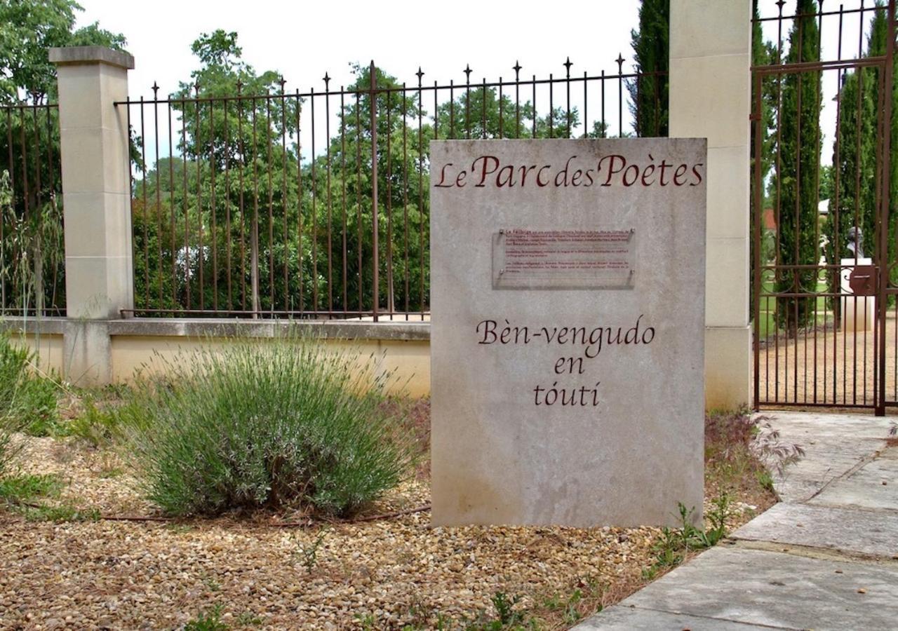 Agreable Maison De Ville Eyragues ภายนอก รูปภาพ