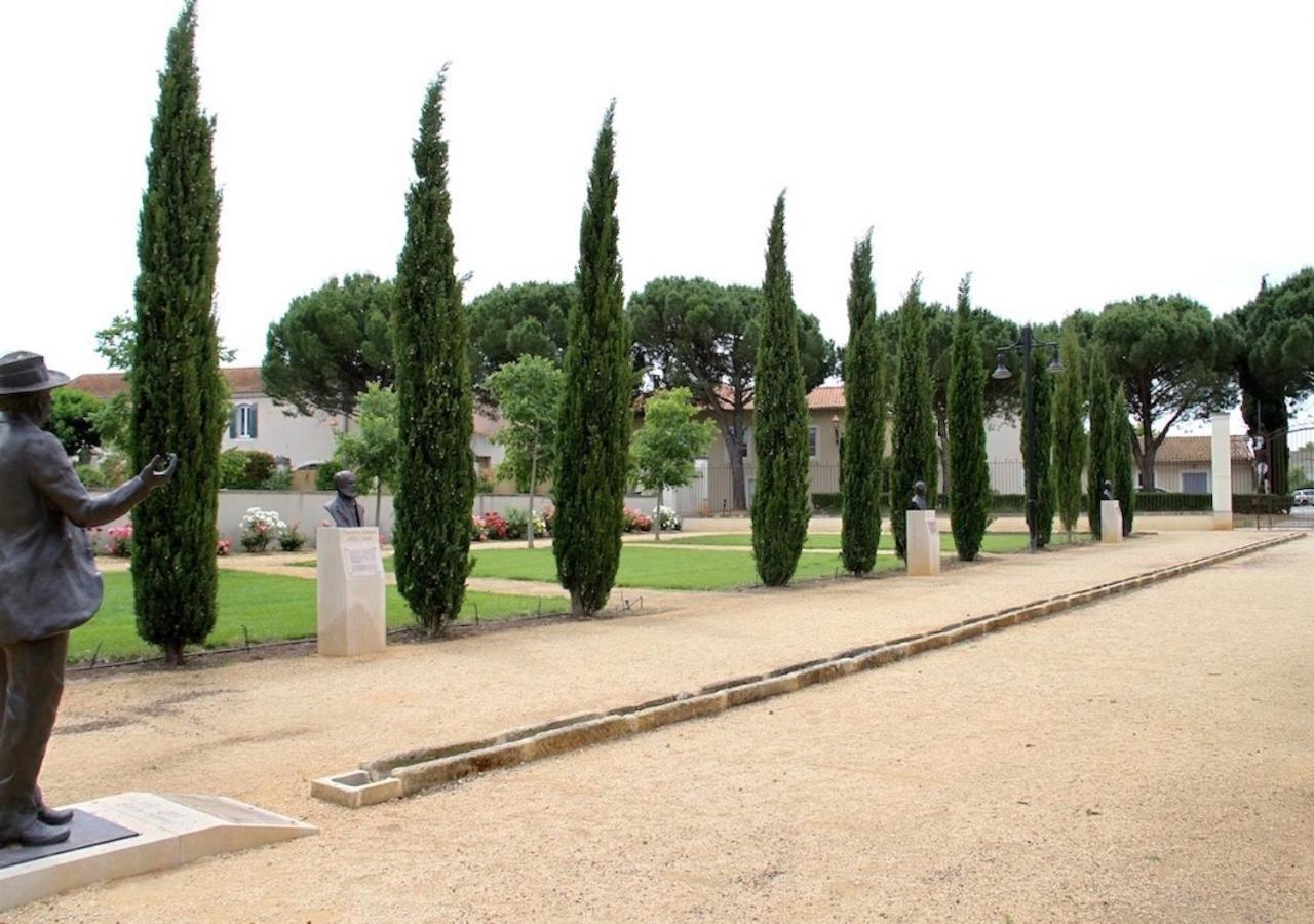 Agreable Maison De Ville Eyragues ภายนอก รูปภาพ