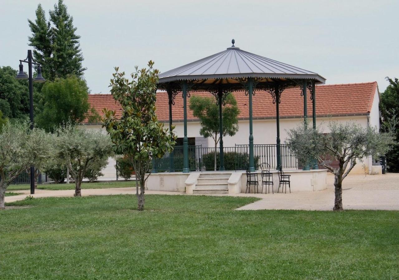 Agreable Maison De Ville Eyragues ภายนอก รูปภาพ